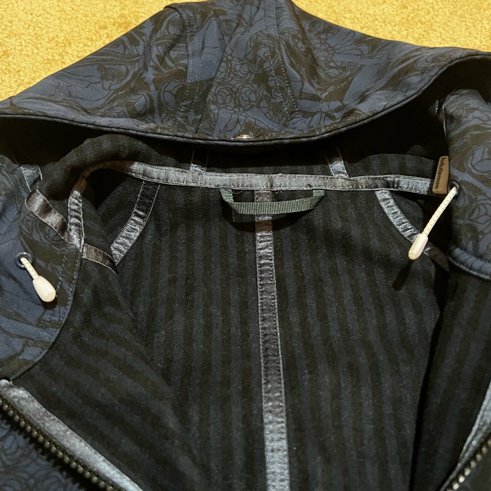 EUC Lululemon Apres Yoga Jacket Dancers In The Snow *Rare -  (Size 6) - Picture 12 of 15